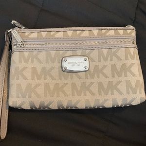 MK Wristlet 🤍